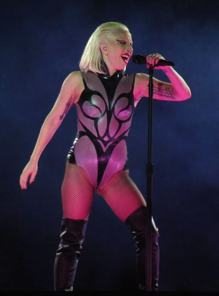 Lady Gaga raspametila London: Vratila se kao kraljica s eksplozivnom energijom i vatrenim, seksi kostimima