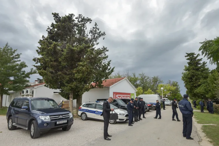 Živi zid pokušao spriječiti deložaciju obitelji u Sabunikama