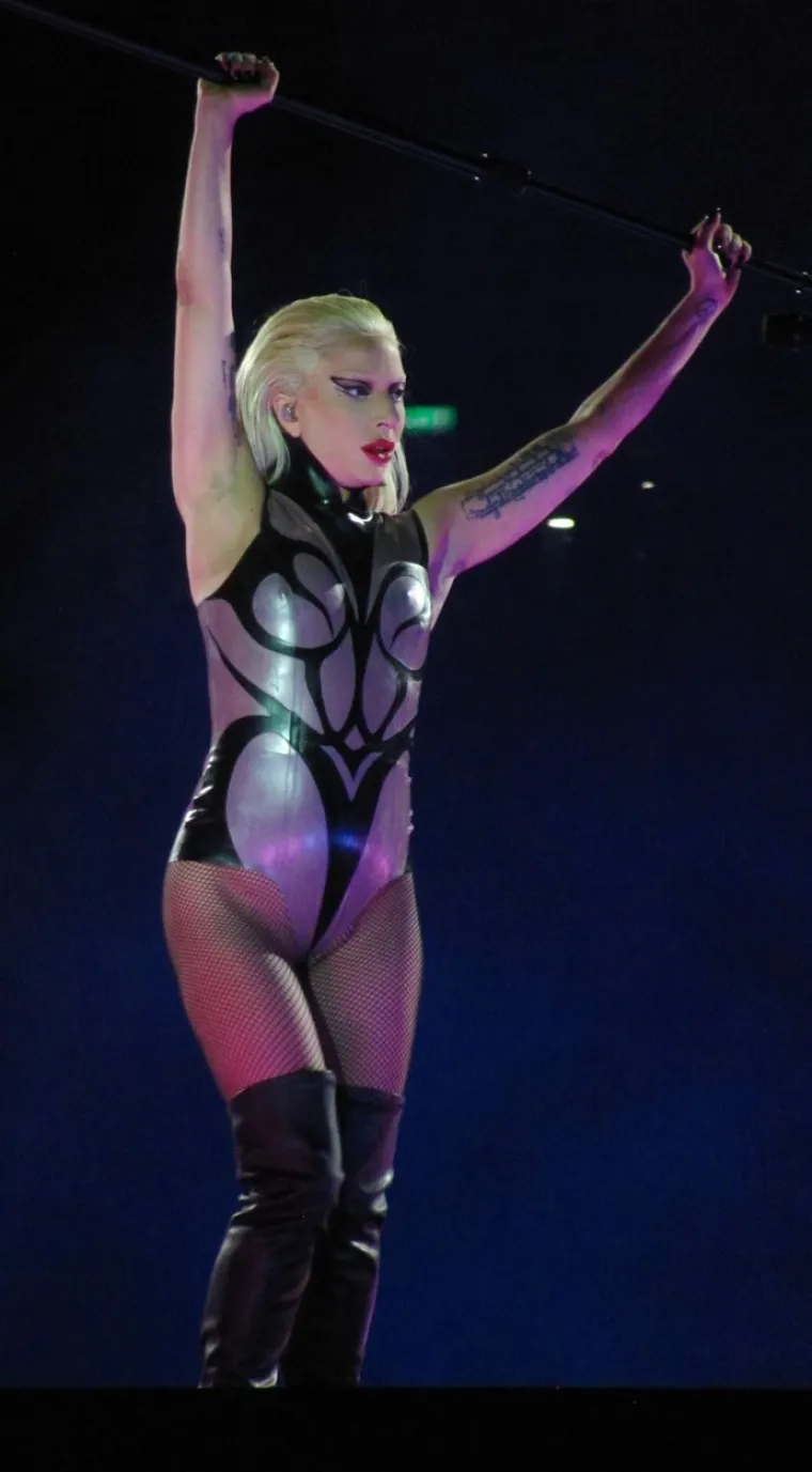 Lady Gaga raspametila London: Vratila se kao kraljica s eksplozivnom energijom i vatrenim, seksi kostimima