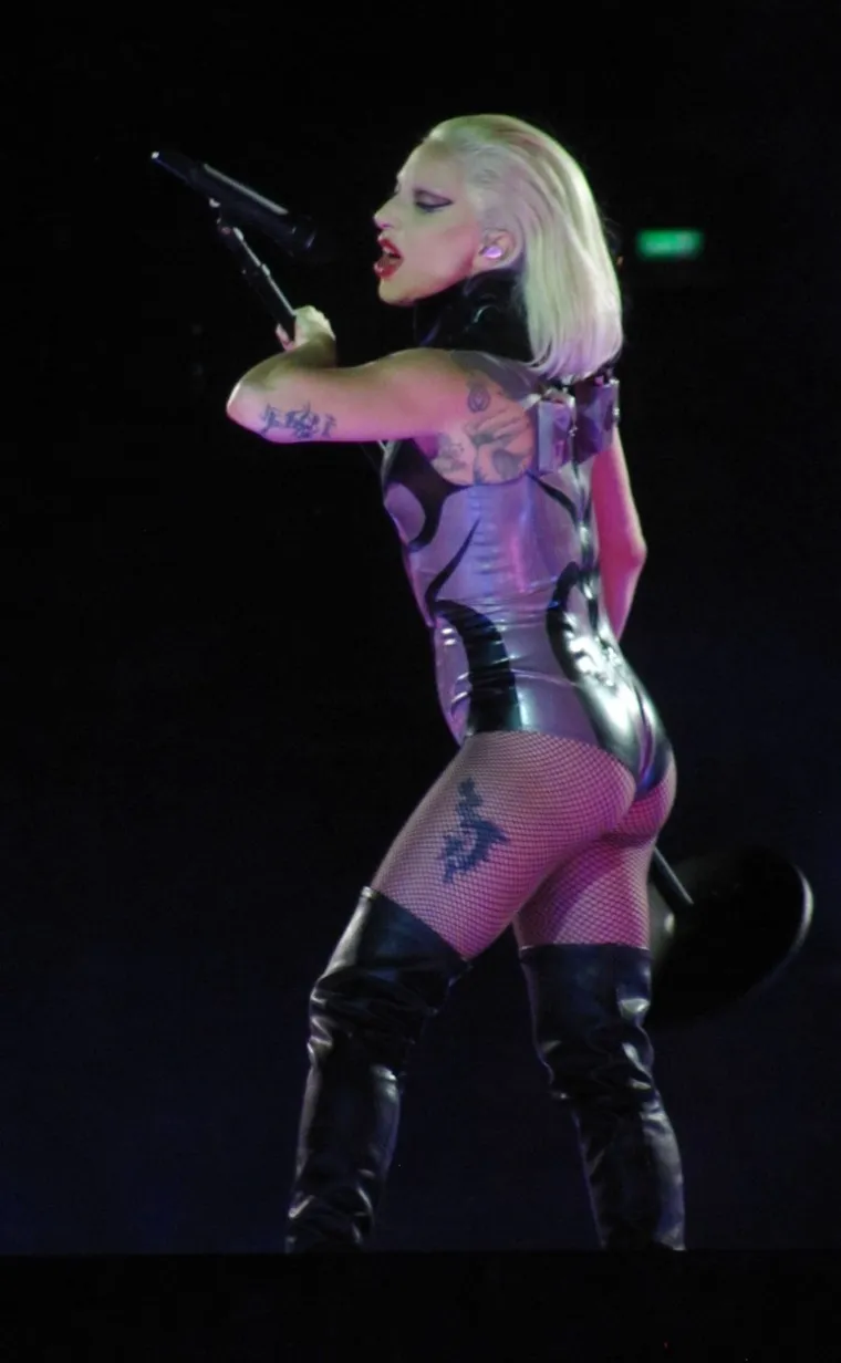 Lady Gaga raspametila London: Vratila se kao kraljica s eksplozivnom energijom i vatrenim, seksi kostimima