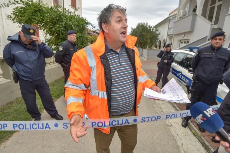 Živi zid pokušao spriječiti deložaciju obitelji u Sabunikama