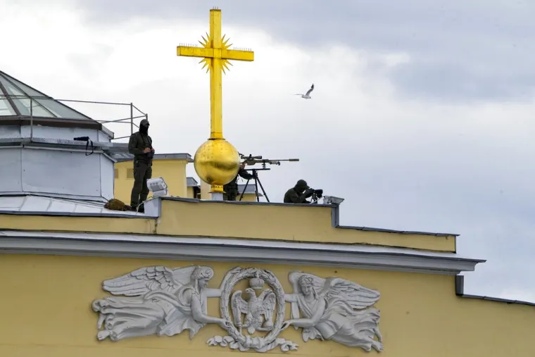 Putin se vozio brodom na proslavi pa najavio: 'Stiže nam zastrašujuće oružje'