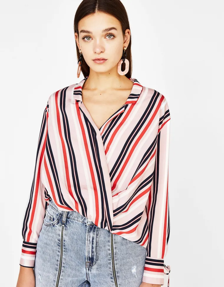 Prugasta bluza na preklop s ovratnikom, Bershka, 149,90 kuna