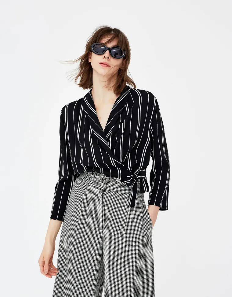 Bluza na preklop s mašnom, Pull&amp;Bear, 149,90 kuna