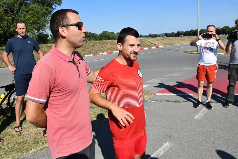 Vedran Dulj obilježio 1000. dan uzastopnog trčanja: Pogledajte kako su Brođani proslavili taj nevjerojatan doseg