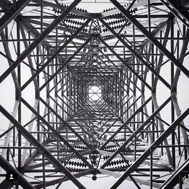 Ovaj Instagram se bavi samo savršenim fotografijama simetrije zbog koje ne možemo doći sebi