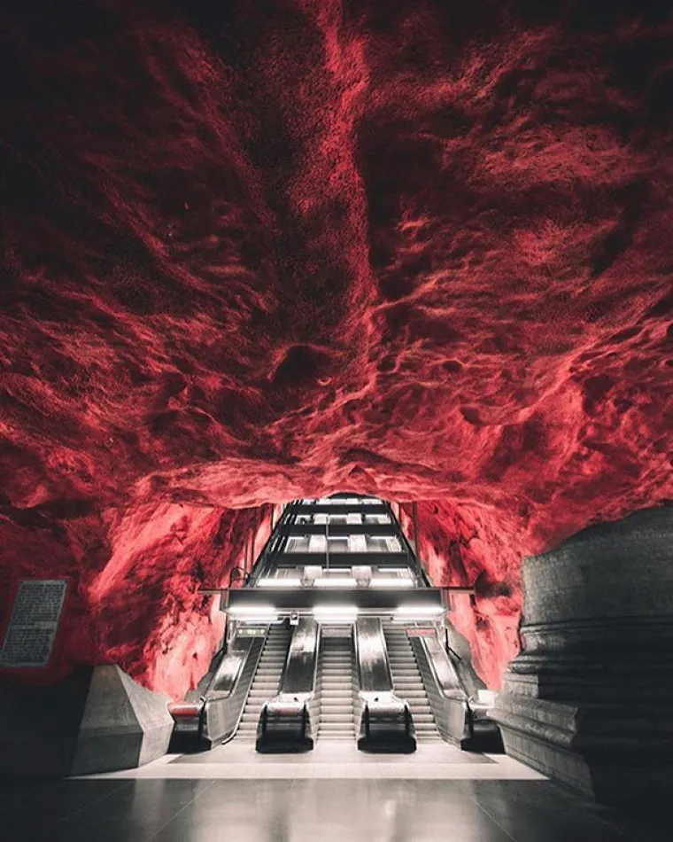 Ovaj Instagram se bavi samo savršenim fotografijama simetrije zbog koje ne možemo doći sebi