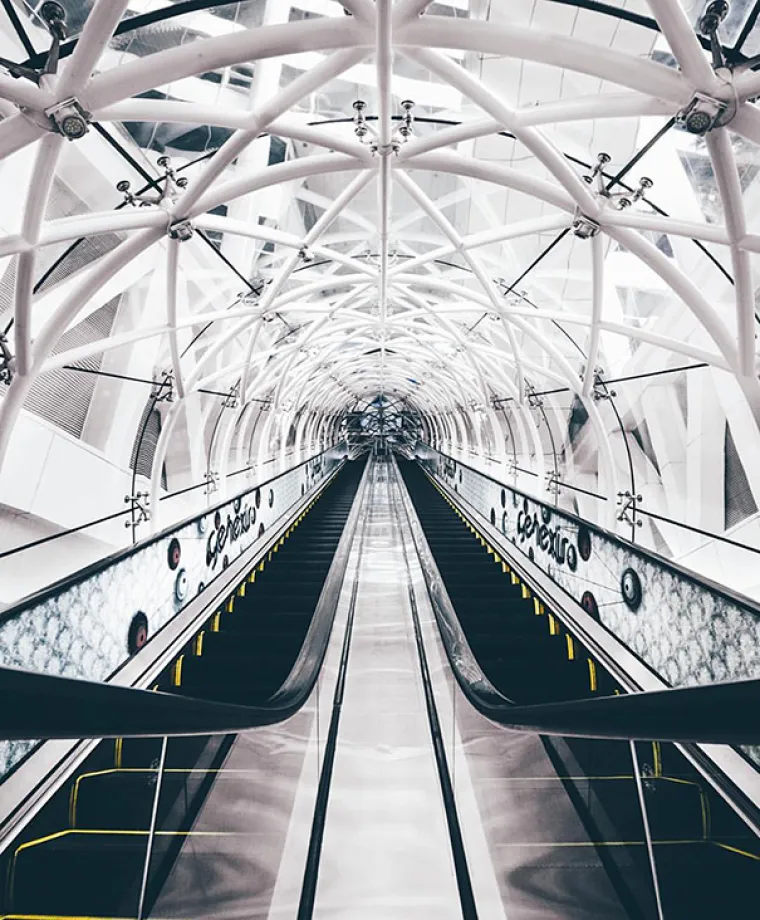 Ovaj Instagram se bavi samo savršenim fotografijama simetrije zbog koje ne možemo doći sebi