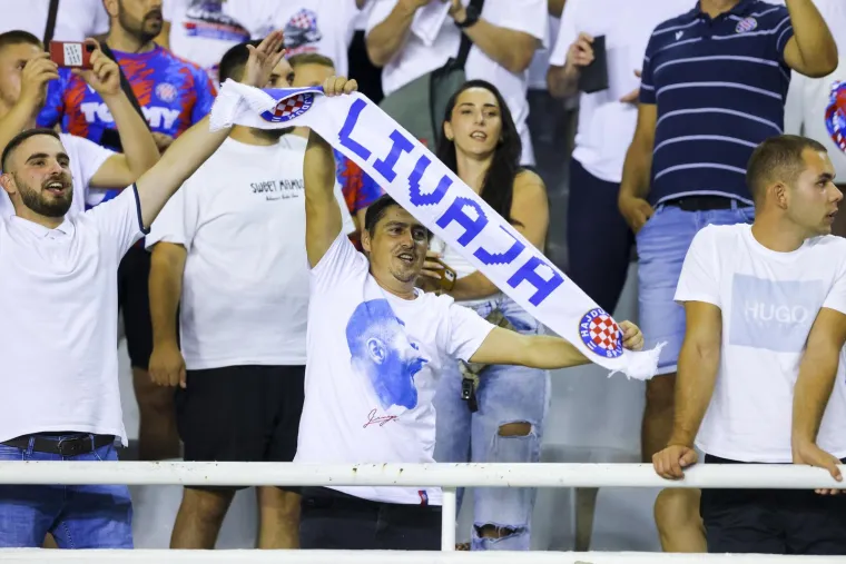 Pogledajte kako izgleda okršaj Hajduka i Vitorije na prepunom Poljudu, o onome što je Torcida napravila dugo će se pričati