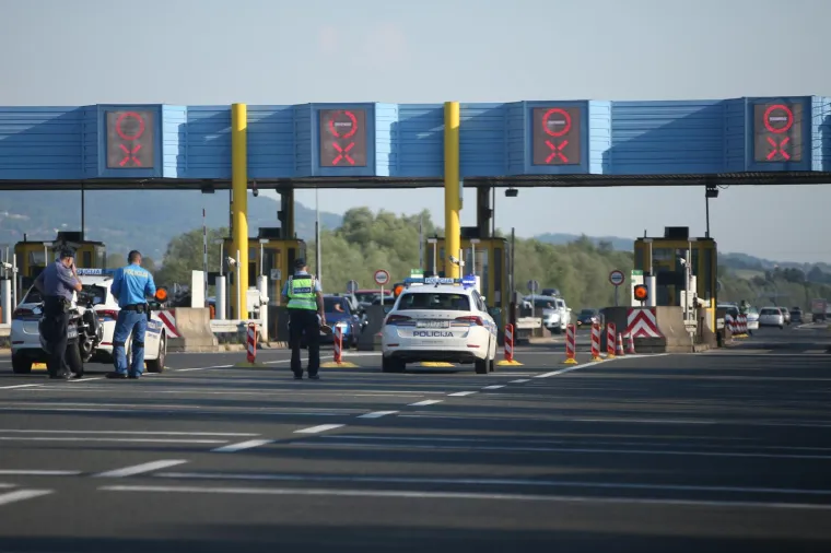 Fotografije s mjesta nesreće otkrivaju užas na autocesti A4: Ima puno poginulih, u tijeku je spašavaje ranjenih putnika
