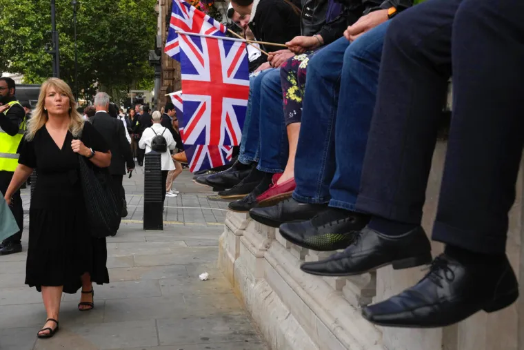 'Posljednje putovanje kraljice Elizabete': Cijeli London čeka povorku s lijesom, obustavljeni i letovi aviona