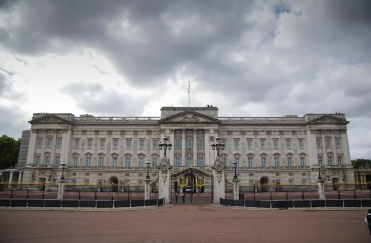 'Posljednje putovanje kraljice Elizabete': Cijeli London čeka povorku s lijesom, obustavljeni i letovi aviona