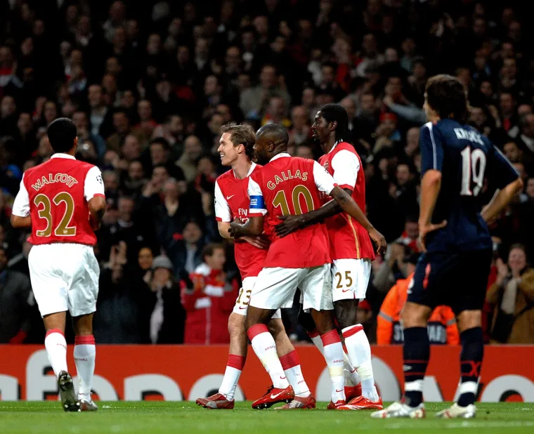 Arsenal - Slavia Prag (7-0) - Dana 23. listopada 2007., stadion Highbury doživio je sjajnu večer Lige prvaka, s nastupom Cesca Fábregasa. Sadašnji trener talijanskog Coma postigao je dva pogotka, kao i Teo Walcott. 
