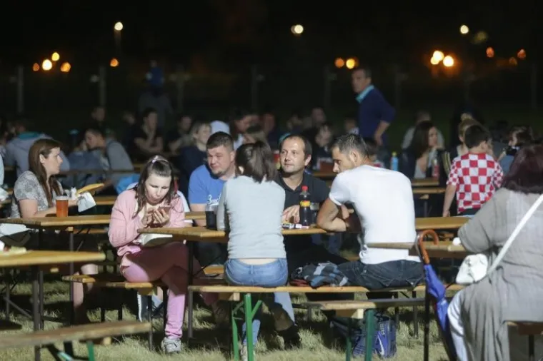 Na zagrebačkom Bundeku počeo popularni Festival vatrometa