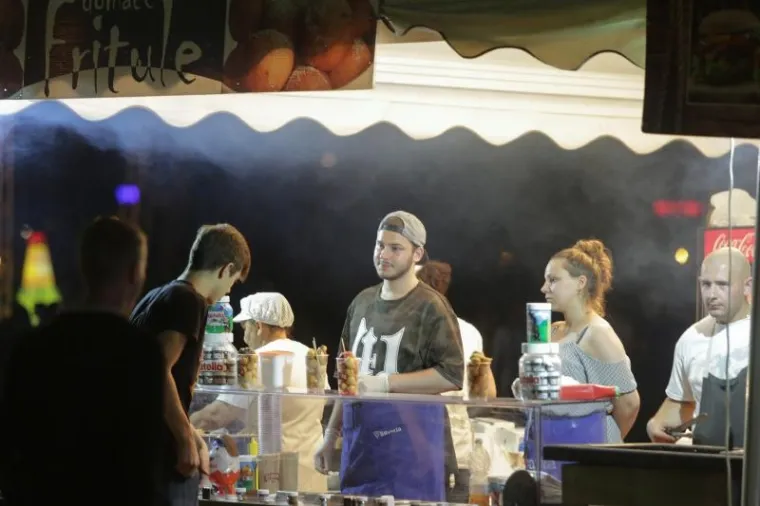 Na zagrebačkom Bundeku počeo popularni Festival vatrometa