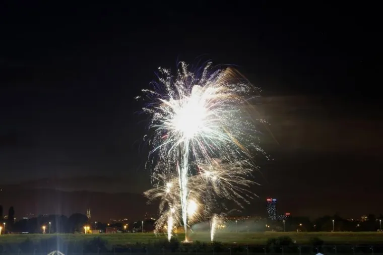 Na zagrebačkom Bundeku počeo popularni Festival vatrometa