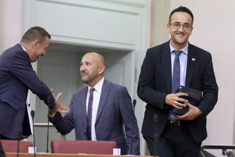 Do jučer su se gledali preko nišana - pogledajte što danas rade: A nakon ovih slika poznato i tko je dijelio sobu sa zaraženim Plenkovićem?