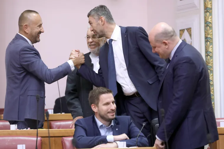 Do jučer su se gledali preko nišana - pogledajte što danas rade: A nakon ovih slika poznato i tko je dijelio sobu sa zaraženim Plenkovićem?