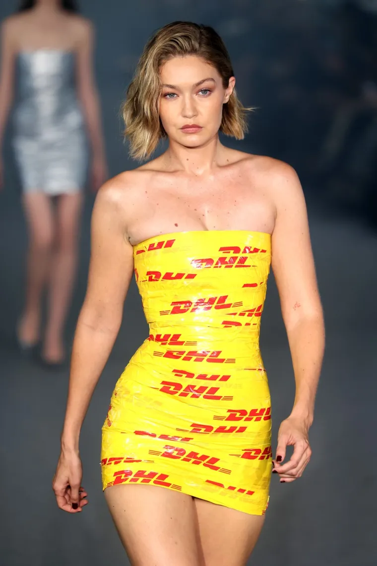 Njezina neobična modna kombinacija nalik je haljini.