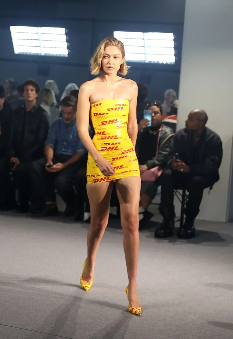Gigi Hadid prošetala modnom pistom omotana trakom za pakiranje: Hit ili promašaj?