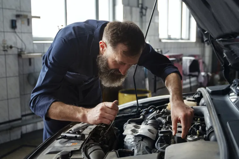 Kada dovezete svoj automobil na popravak, budite što precizniji u objašnjavanju što ste primijetili, čuli i osjetili. 