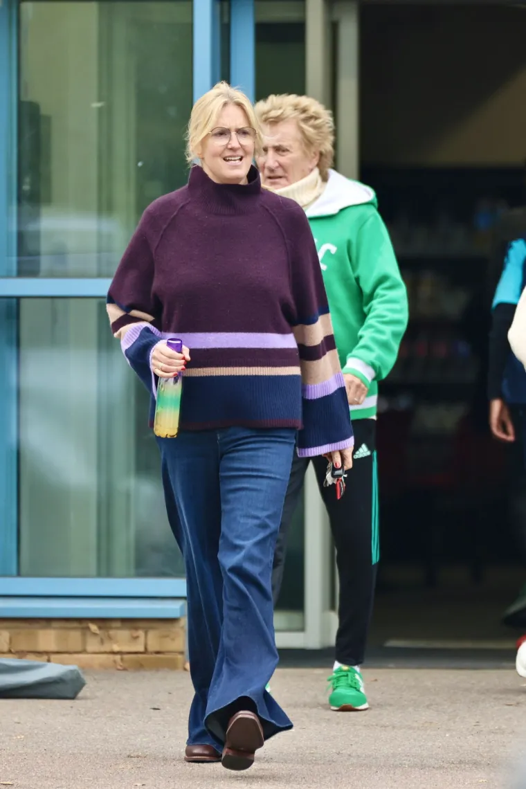 Ovo je milijunaš i nositelj Reda Britanskog Carstva? Rod Stewart u nikad viđenom izdanju