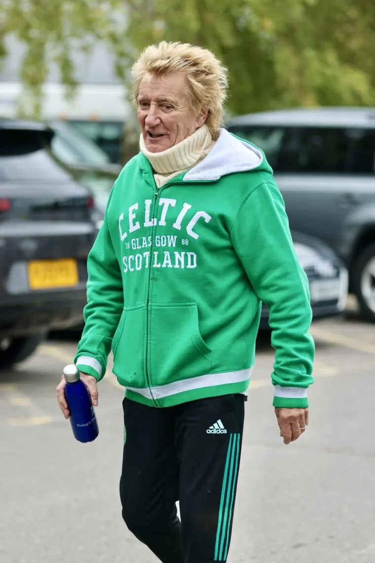 Ovo je milijunaš i nositelj Reda Britanskog Carstva? Rod Stewart u nikad viđenom izdanju