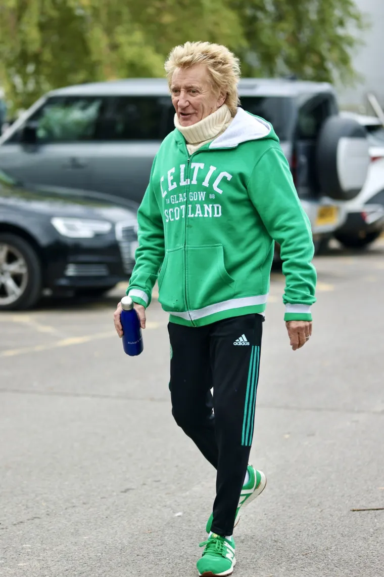Ovo je milijunaš i nositelj Reda Britanskog Carstva? Rod Stewart u nikad viđenom izdanju