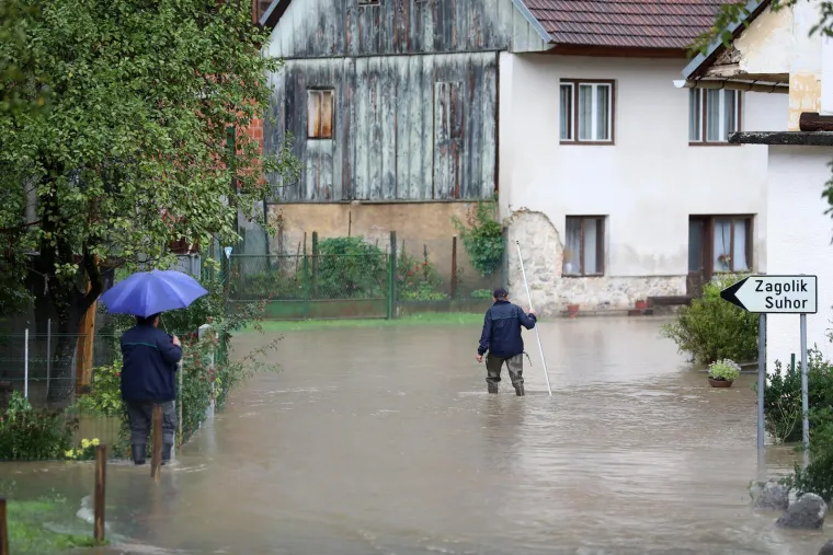 Gdje će spavati ovi ljudi? Pogledajte poplavljene kuće, vrtove i prometnice nakon izlijevanja Kupe