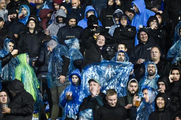 Vremenska prognoza nikako ne ide na ruku nogometnom spektaklu i povratku Lige prvaka na Maksimir. Kiša je u ovom dijelu Zagreba padala gotovo cijeli dan.