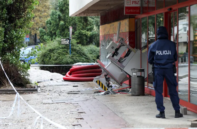 Ovako izgleda bankomat koji je jutros raznesen u Zagrebu. Policija traga za počiniteljem