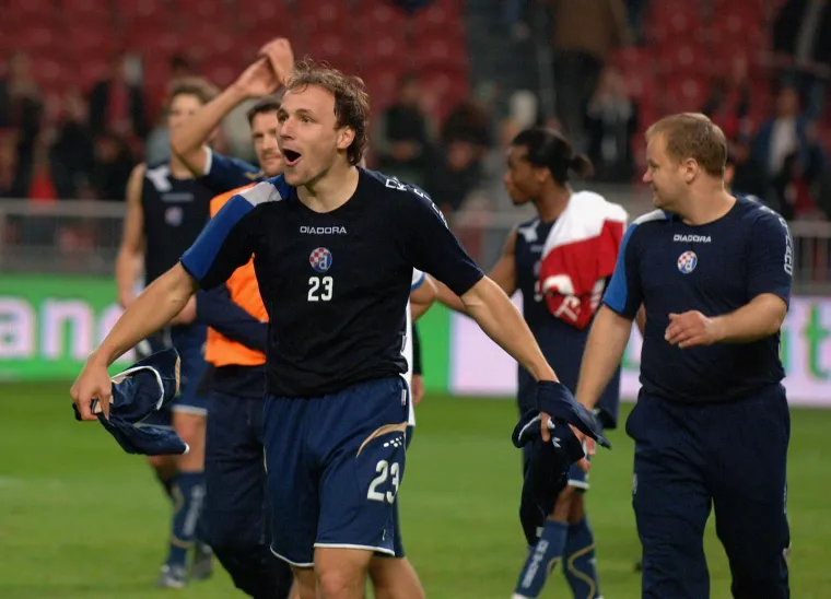 Branko Ivanković imao je savršen game plan - osnovna je ideja bila učvrstiti obrambeni red, natjerati kompletnu momčad da ponajprije obavi one najvažnije, defenzivne zadatke jer jasno je što bi značio Ajaxov pogodak  nakon što je pobijedio u prvoj utakmici. U tom je i uspio.