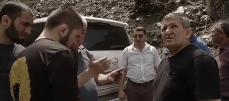 &apos;Dao sam zbog takvog surovog načina treninga i filozofije sve od sebe, davao sam stalno sve od sebe. Na primjer, nikada se nismo tuširali toplom vodom. Tuš je bio samo jedan za sedamdeset ljudi&apos;, kazao je Habib Nurmagomedov u dokumentarcu. 