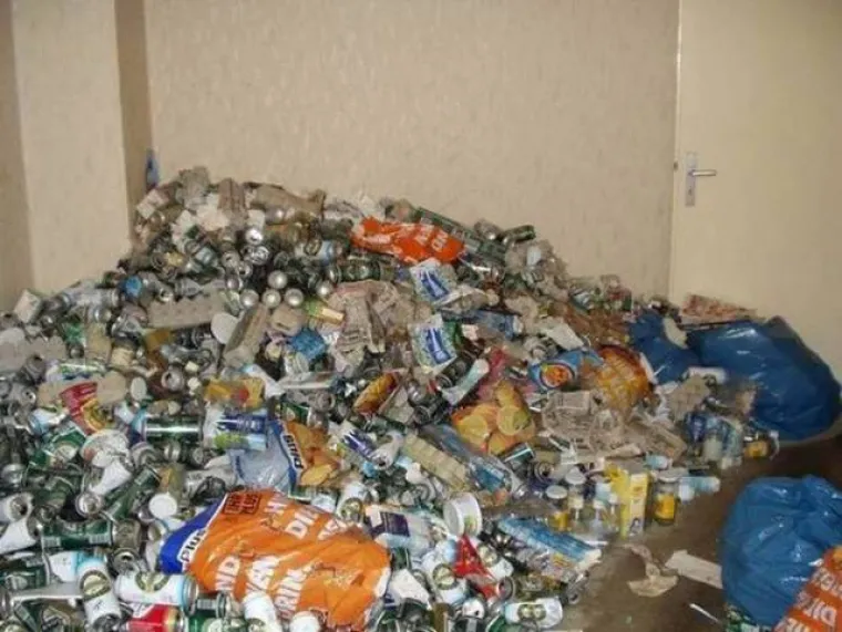 UŠLI U KUĆU ALKOHOLIČARA I ZATEKLI OVO: Uznemirujući prizori pokazuju što se dogodi kad alkoholizam uzme maha