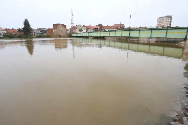 Stanje je kaotično! Kupa prijeti, na snazi izvanredne mjere. U Zagrebu se Sava izlila iz korita