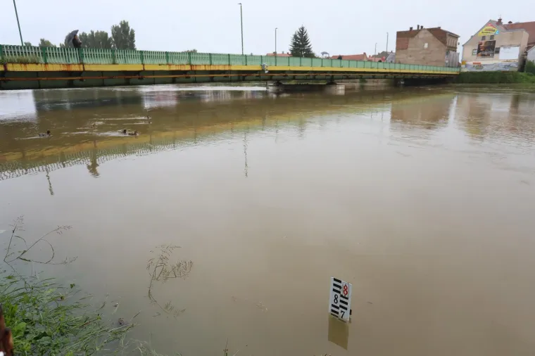 Stanje je kaotično! Kupa prijeti, na snazi izvanredne mjere. U Zagrebu se Sava izlila iz korita