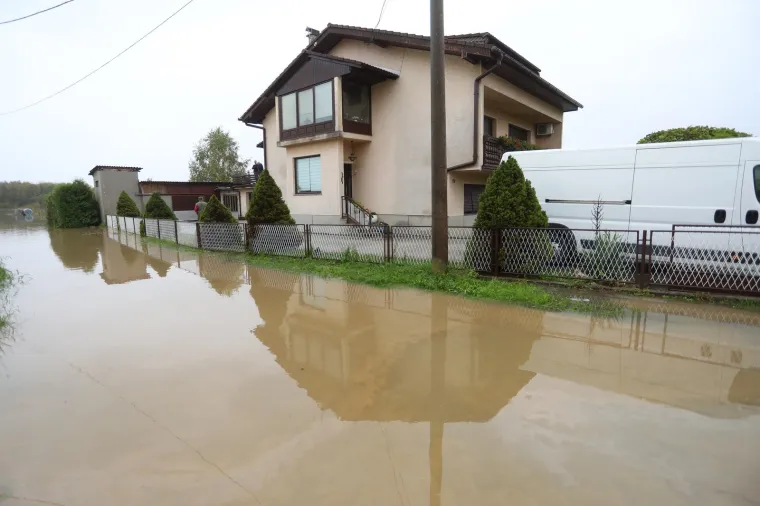 Stanje je kaotično! Kupa prijeti, na snazi izvanredne mjere. U Zagrebu se Sava izlila iz korita