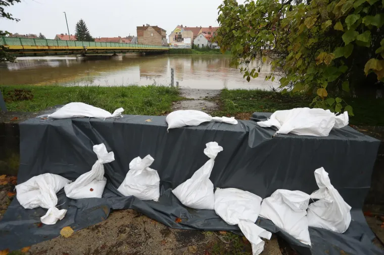 Stanje je kaotično! Kupa prijeti, na snazi izvanredne mjere. U Zagrebu se Sava izlila iz korita