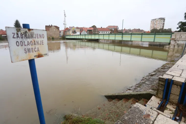 Stanje je kaotično! Kupa prijeti, na snazi izvanredne mjere. U Zagrebu se Sava izlila iz korita