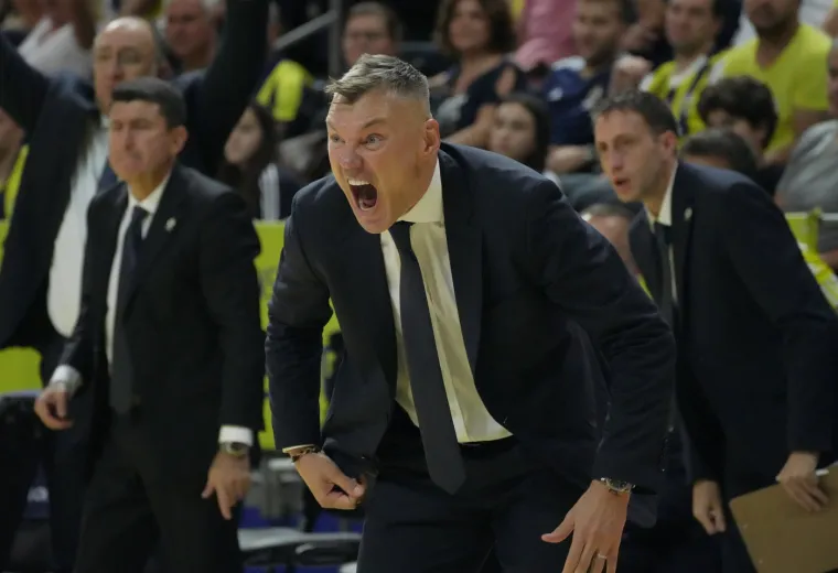 U prvom kolu Eurolige jedini je kao domaćin slavio Fenerbahče koji je u Istanbulu svladao Olympiakos sa 82-71. 