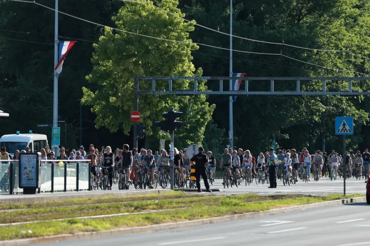 PRVI ZAGREBAČKI PRIDE RIDE: Šarena povorka na biciklima prošla središtem grada