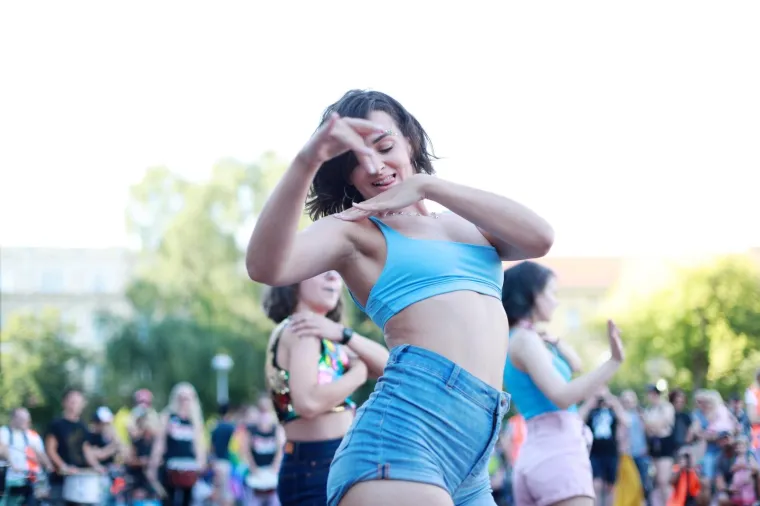 PRVI ZAGREBAČKI PRIDE RIDE: Šarena povorka na biciklima prošla središtem grada