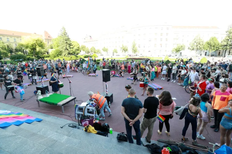 PRVI ZAGREBAČKI PRIDE RIDE: Šarena povorka na biciklima prošla središtem grada