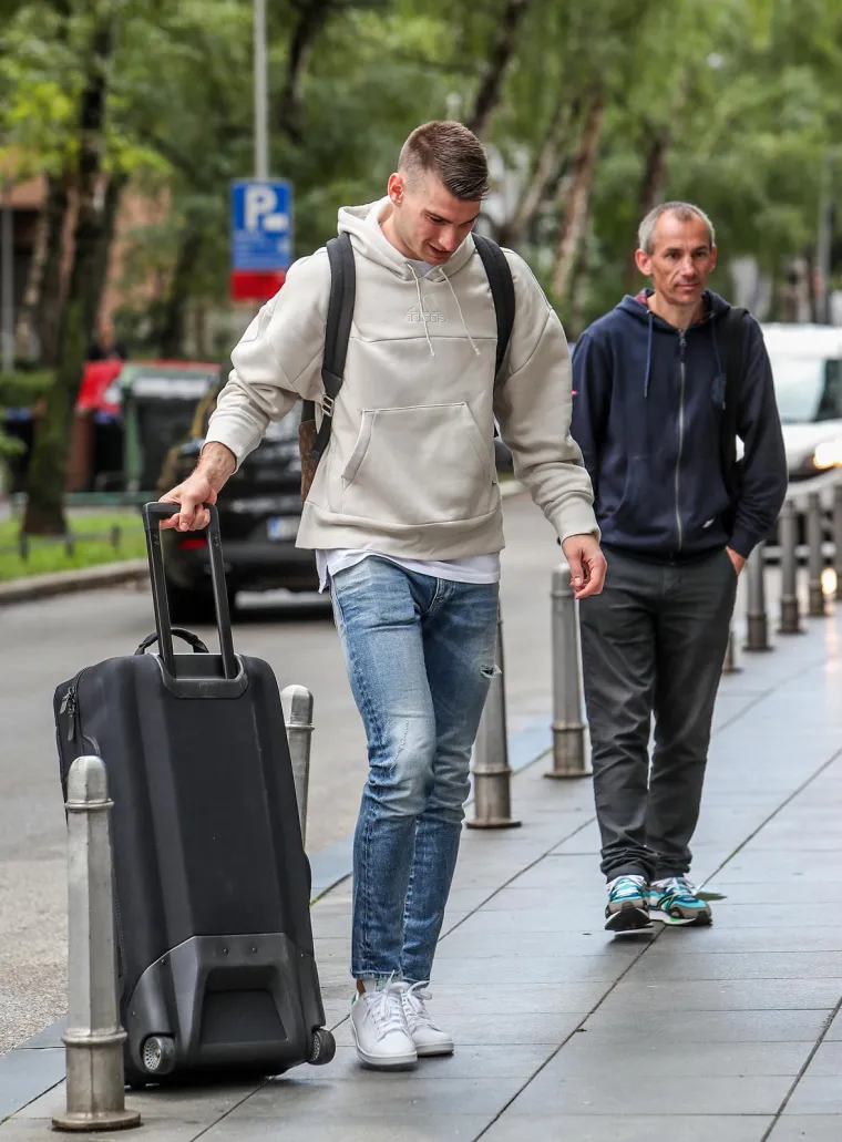 Vatreni se okupili u Zagrebu: Fanovi su odmah zaskočili jednog igrača, nećete nikada pogoditi o kome se radi