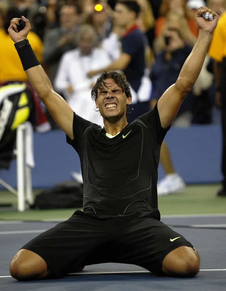 Nadal završava Golden Slam u karijeri! Godine 2010. Nadal prvi put dolazi do finala US Opena. Tamo je slavio protiv Novaka Đokovića u četiri seta. S 24 godine, &quot;Bik iz Manacora&quot; je najmlađi igrač u Open eri koji je osvojio sva četiri Grand Slam naslova. A budući da je Nadal također i olimpijski pobjednik, prvi je igrač nakon Andrea Agassija koji je završio Golden Slam u karijeri. Osvojio je tako  jedini &apos;Major&apos; koji mu je nedostajao, i dodao svoj treći Grand Slam 2010. Pobijedio je Novaka Đokovića 6-4, 5-7, 6-4, 6-2 i postao sedmi tenisač u povijesti koji je osvojio sva četiri Grand Slama, najmlađi u Open eri. Pridružio se listi na kojoj su već bili Fred Perry, Don Budge, Rod Laver, Roy Emerson, Andre Agassi i Roger Federer.