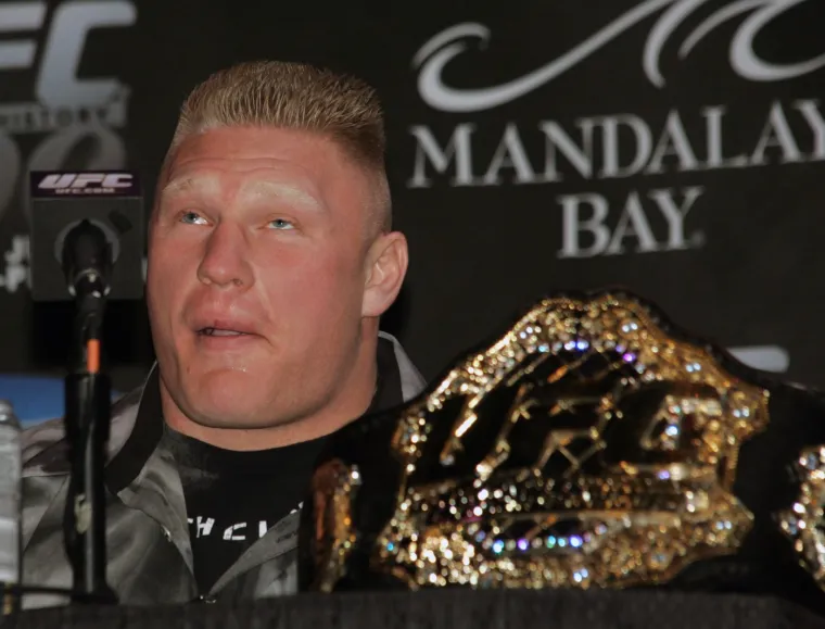 15. srpnja 2016. Lesnar je obaviješten o potencijalnom kršenju antidopinške politike od strane Američke antidopinške agencije (USADA) koja proizlazi iz neobjavljene zabranjene tvari u uzorku izvan natjecanja prikupljenom 28. lipnja, a 19. srpnja drugi testni uzorak uzet nakon meča 9. srpnja bio je pozitivan na istu zabranjenu supstancu otkrivenu u prethodnom uzorku izvan natjecanja. Nakon borbe s Huntom, točnije, pao je na doping testu, a u džep je spremio 2,5 milijuna dolara.