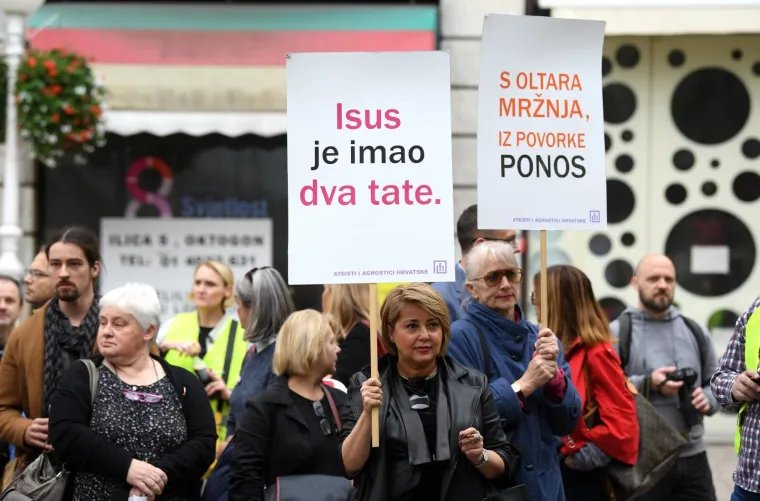Pogledajte najbolje transparente s prosvjeda protiv Vatikanskih ugovora