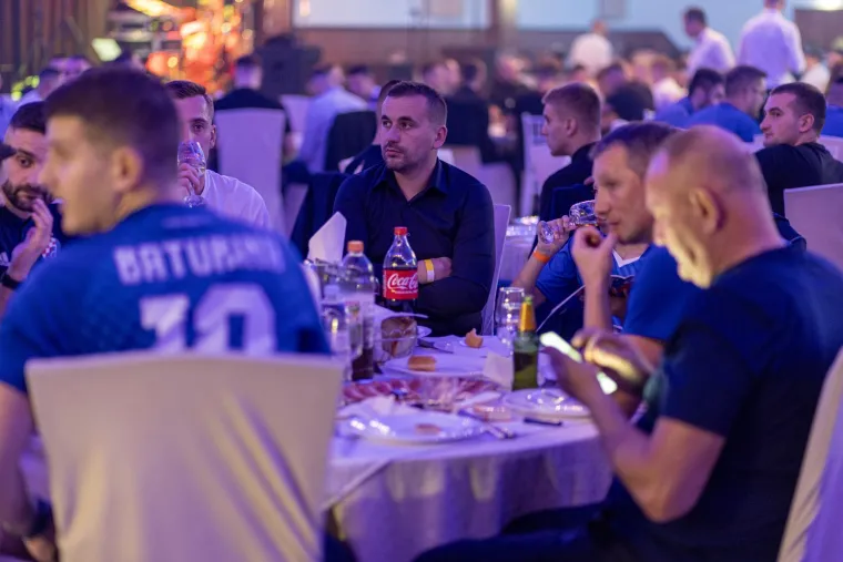 Gospodski navijači Dinama uživali u Mostaru. Nisu razbili ni jednu čašu, a legenda je bila apsolutna zvijezda