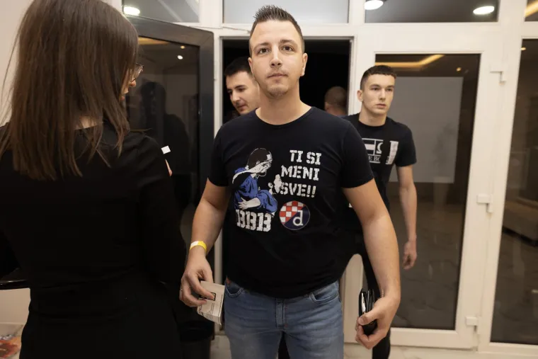 Gospodski navijači Dinama uživali u Mostaru. Nisu razbili ni jednu čašu, a legenda je bila apsolutna zvijezda