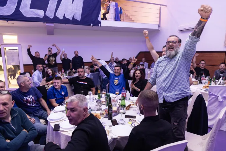 Gospodski navijači Dinama uživali u Mostaru. Nisu razbili ni jednu čašu, a legenda je bila apsolutna zvijezda